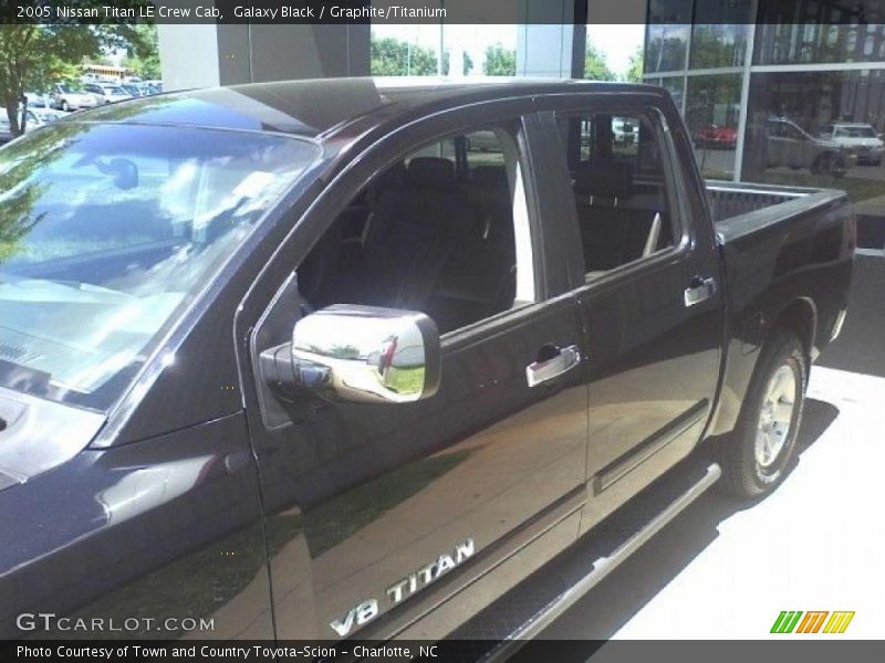Galaxy Black / Graphite/Titanium 2005 Nissan Titan LE Crew Cab