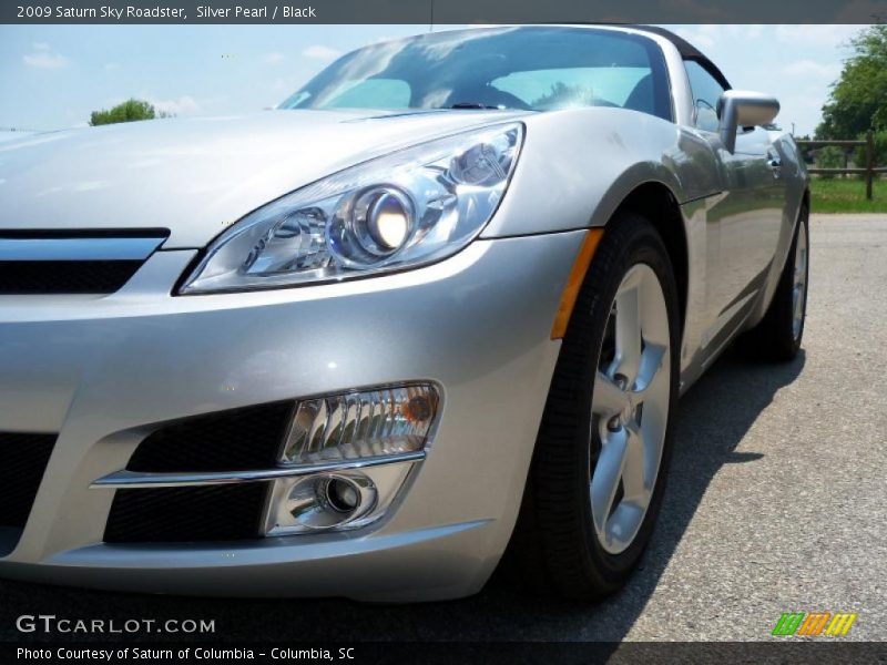 Silver Pearl / Black 2009 Saturn Sky Roadster