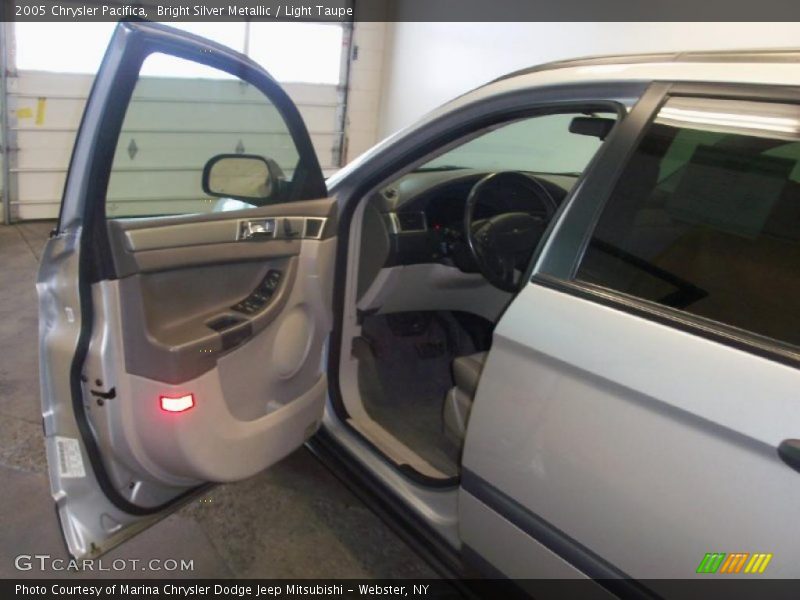 Bright Silver Metallic / Light Taupe 2005 Chrysler Pacifica