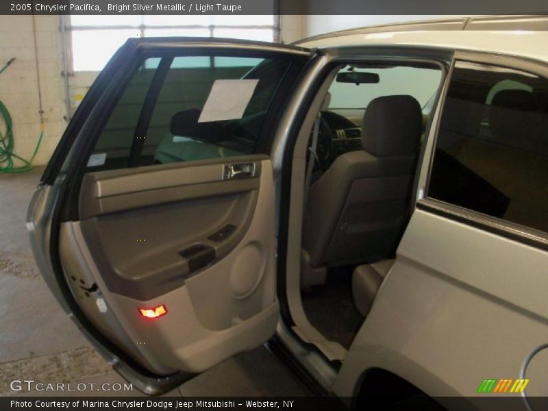 Bright Silver Metallic / Light Taupe 2005 Chrysler Pacifica