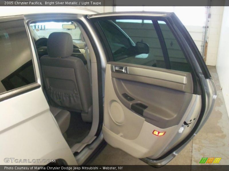 Bright Silver Metallic / Light Taupe 2005 Chrysler Pacifica
