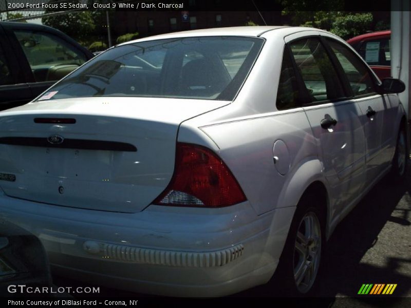 Cloud 9 White / Dark Charcoal 2000 Ford Focus SE Sedan
