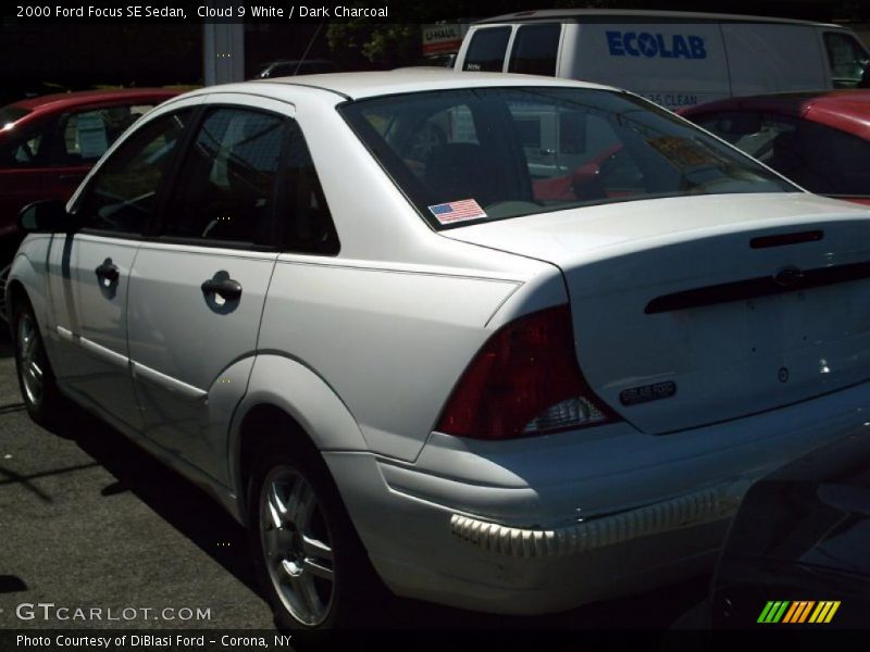 Cloud 9 White / Dark Charcoal 2000 Ford Focus SE Sedan