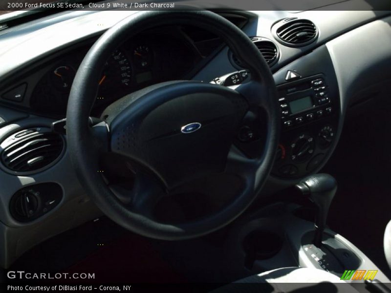 Cloud 9 White / Dark Charcoal 2000 Ford Focus SE Sedan