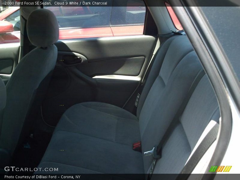 Cloud 9 White / Dark Charcoal 2000 Ford Focus SE Sedan