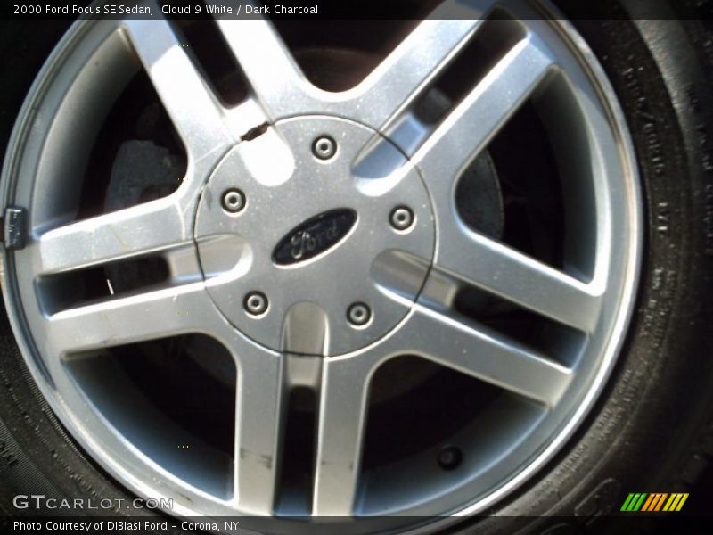 Cloud 9 White / Dark Charcoal 2000 Ford Focus SE Sedan