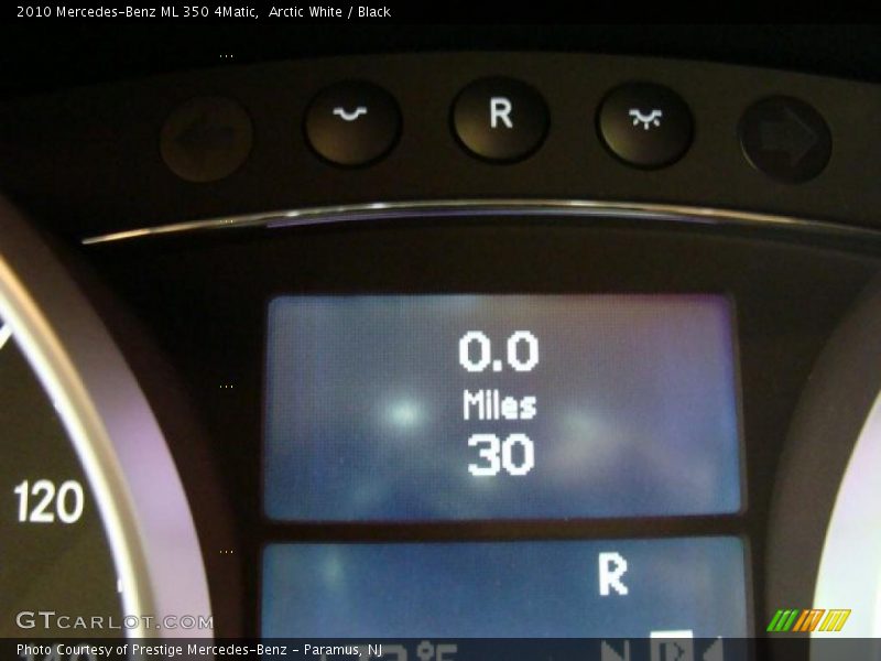 Arctic White / Black 2010 Mercedes-Benz ML 350 4Matic