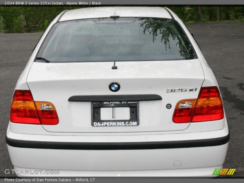 Alpine White / Black 2004 BMW 3 Series 325xi Sedan