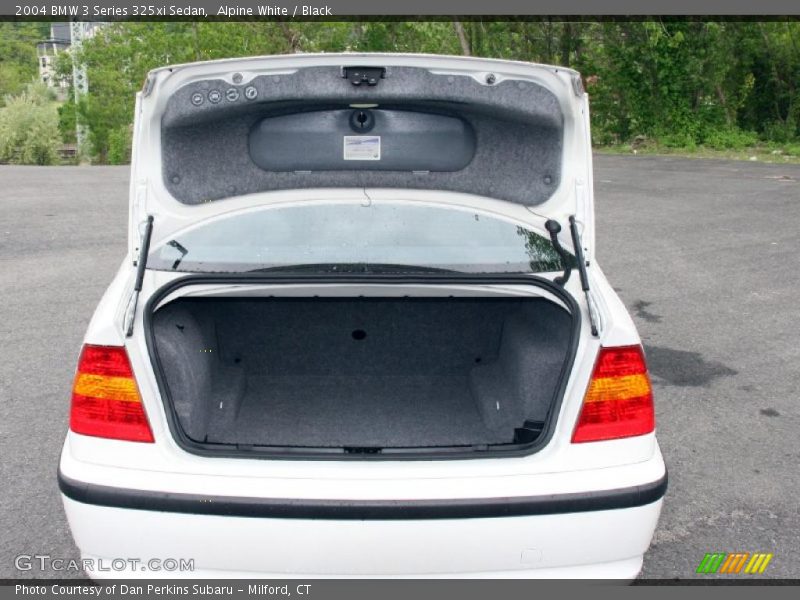 Alpine White / Black 2004 BMW 3 Series 325xi Sedan