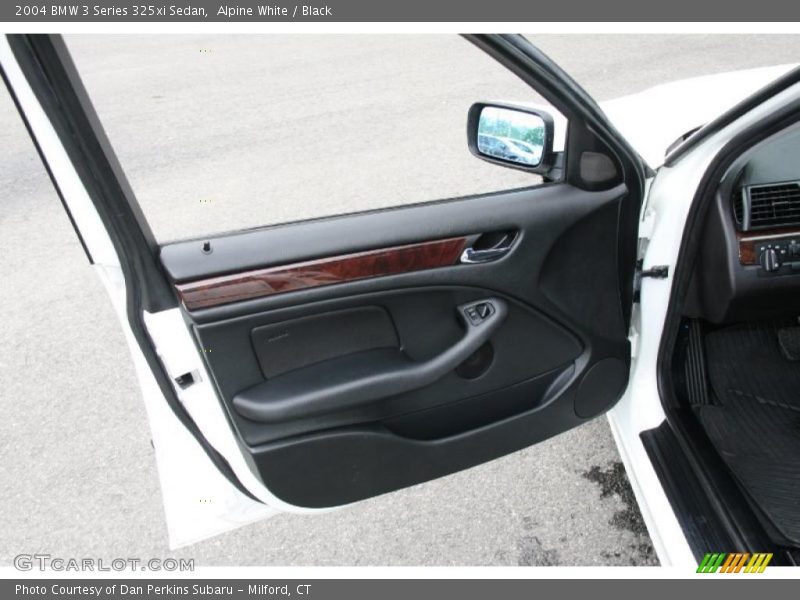 Alpine White / Black 2004 BMW 3 Series 325xi Sedan