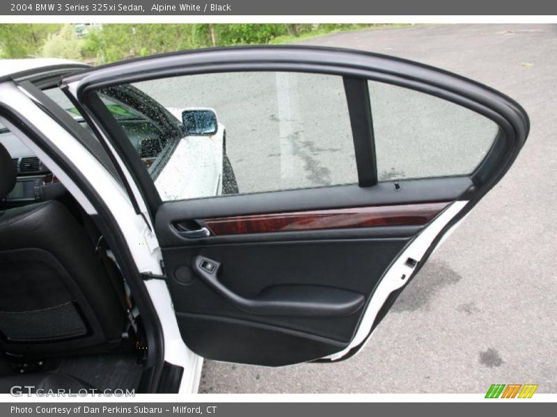 Alpine White / Black 2004 BMW 3 Series 325xi Sedan