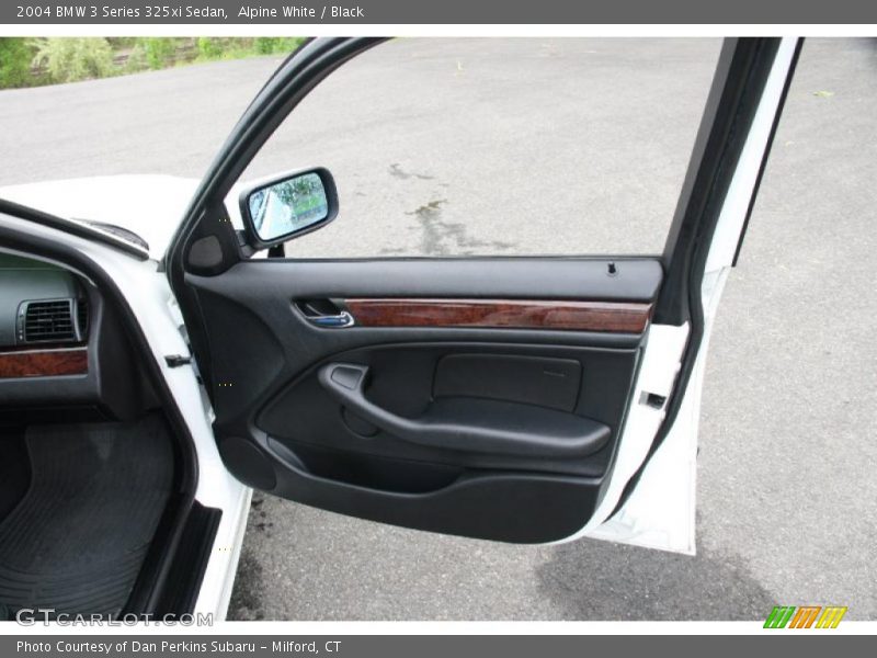 Alpine White / Black 2004 BMW 3 Series 325xi Sedan