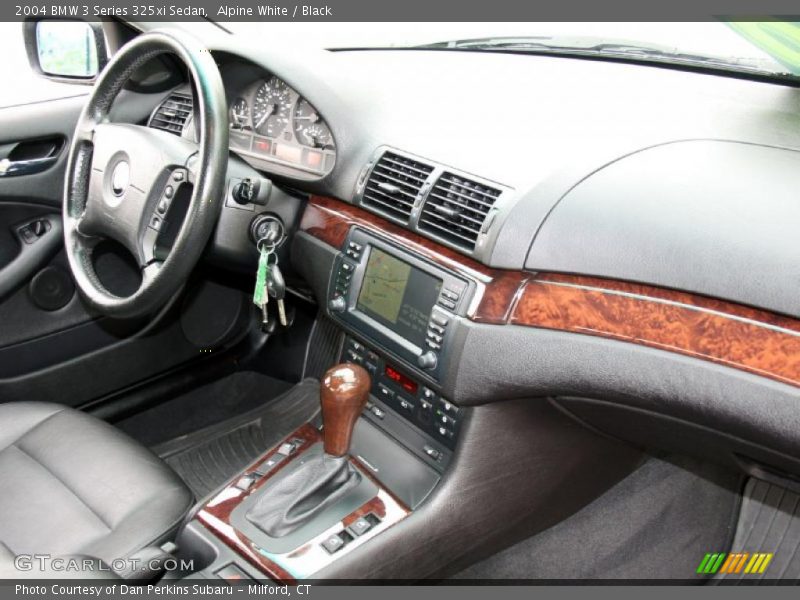 Alpine White / Black 2004 BMW 3 Series 325xi Sedan