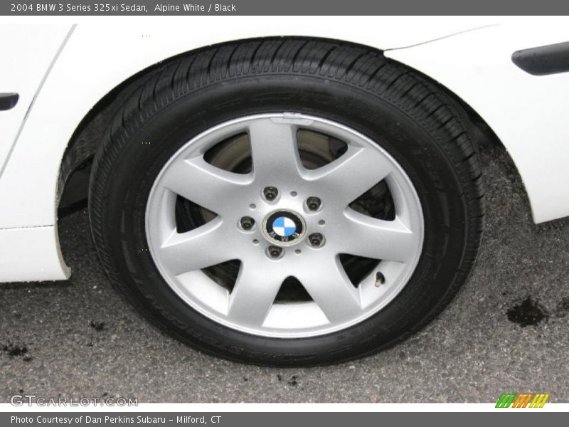 Alpine White / Black 2004 BMW 3 Series 325xi Sedan