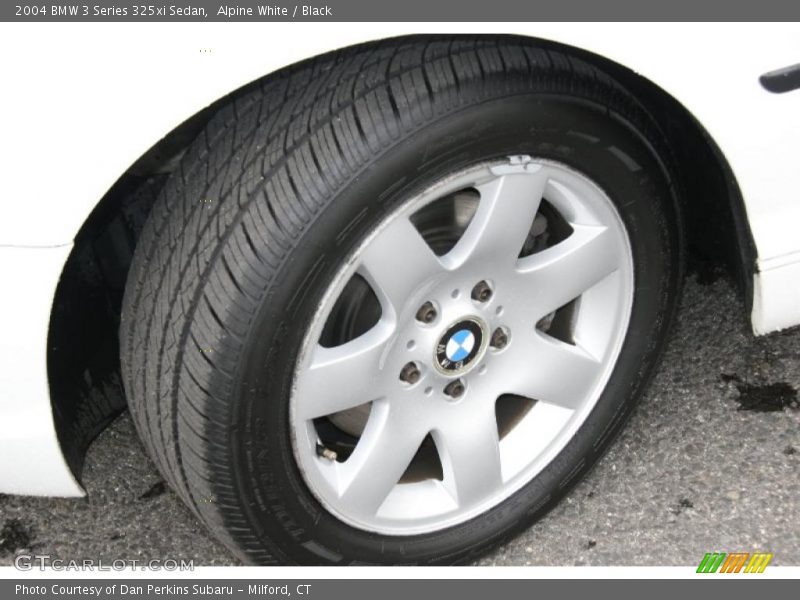 Alpine White / Black 2004 BMW 3 Series 325xi Sedan