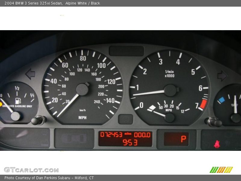 Alpine White / Black 2004 BMW 3 Series 325xi Sedan