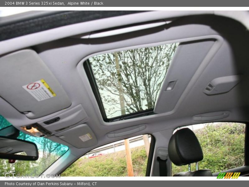 Alpine White / Black 2004 BMW 3 Series 325xi Sedan