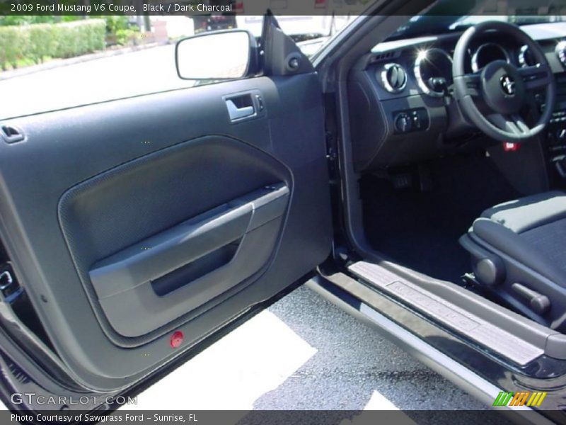 Black / Dark Charcoal 2009 Ford Mustang V6 Coupe