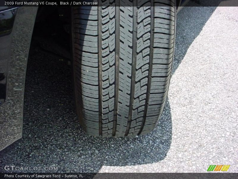 Black / Dark Charcoal 2009 Ford Mustang V6 Coupe