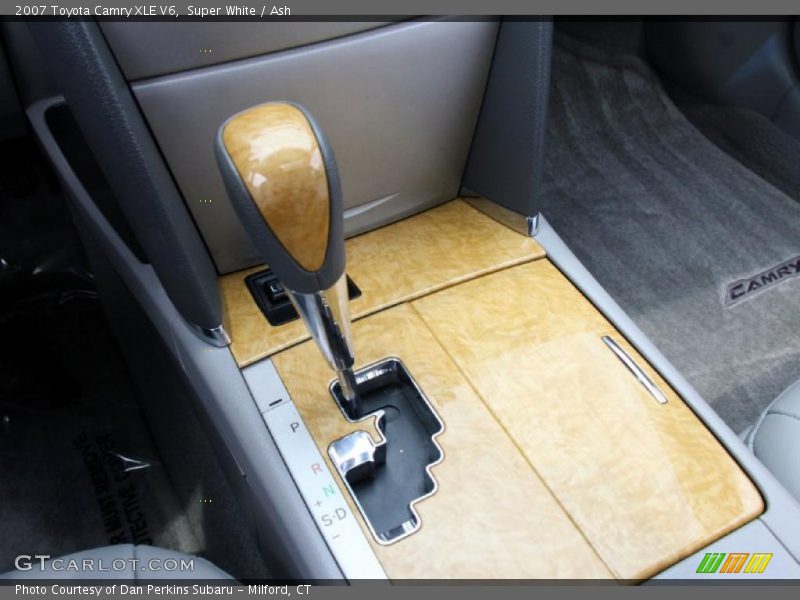 Super White / Ash 2007 Toyota Camry XLE V6