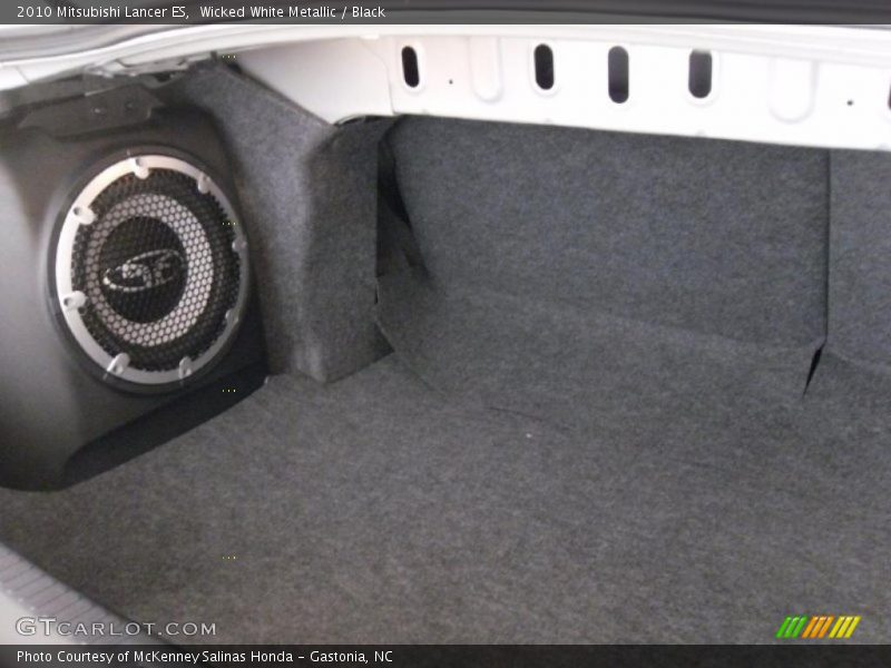 Wicked White Metallic / Black 2010 Mitsubishi Lancer ES
