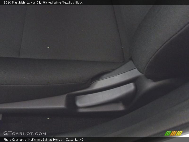 Wicked White Metallic / Black 2010 Mitsubishi Lancer DE
