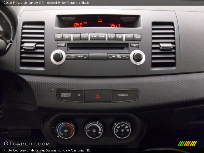 Wicked White Metallic / Black 2010 Mitsubishi Lancer DE