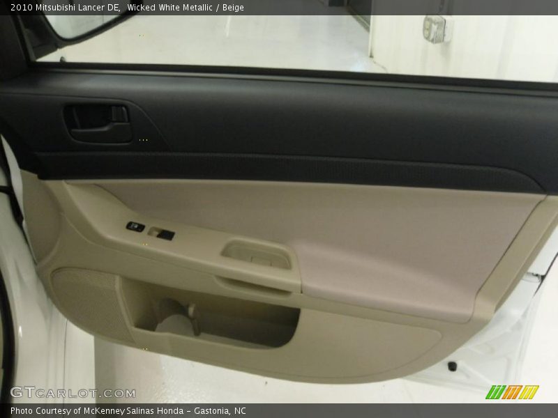 Wicked White Metallic / Beige 2010 Mitsubishi Lancer DE
