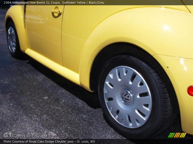 Sunflower Yellow / Black/Grey 2004 Volkswagen New Beetle GL Coupe
