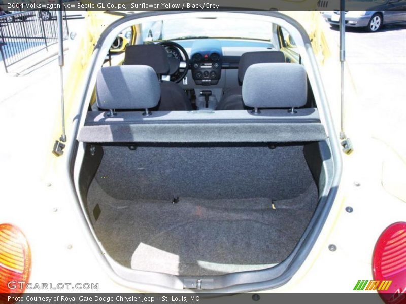 Sunflower Yellow / Black/Grey 2004 Volkswagen New Beetle GL Coupe
