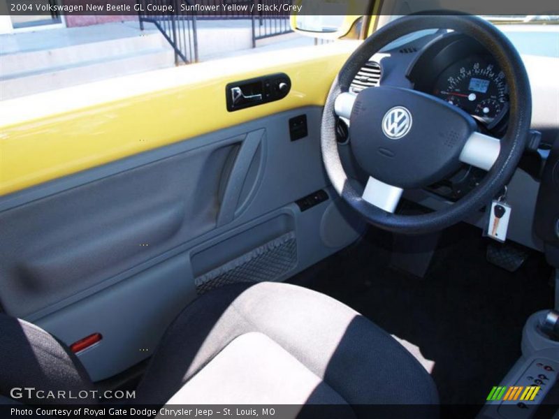 Sunflower Yellow / Black/Grey 2004 Volkswagen New Beetle GL Coupe