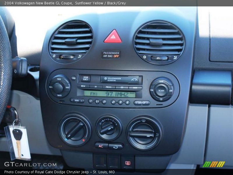 Sunflower Yellow / Black/Grey 2004 Volkswagen New Beetle GL Coupe
