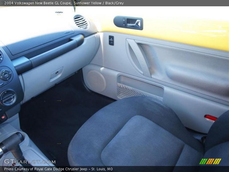 Sunflower Yellow / Black/Grey 2004 Volkswagen New Beetle GL Coupe