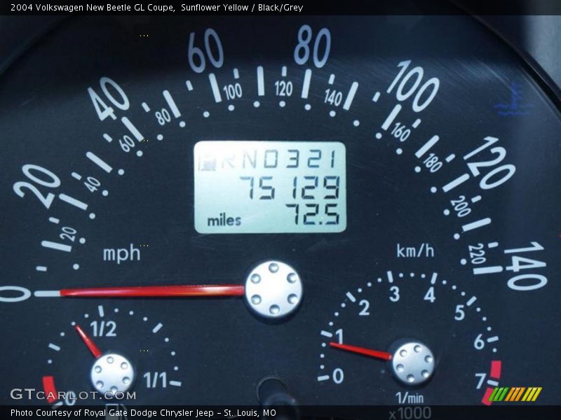 Sunflower Yellow / Black/Grey 2004 Volkswagen New Beetle GL Coupe