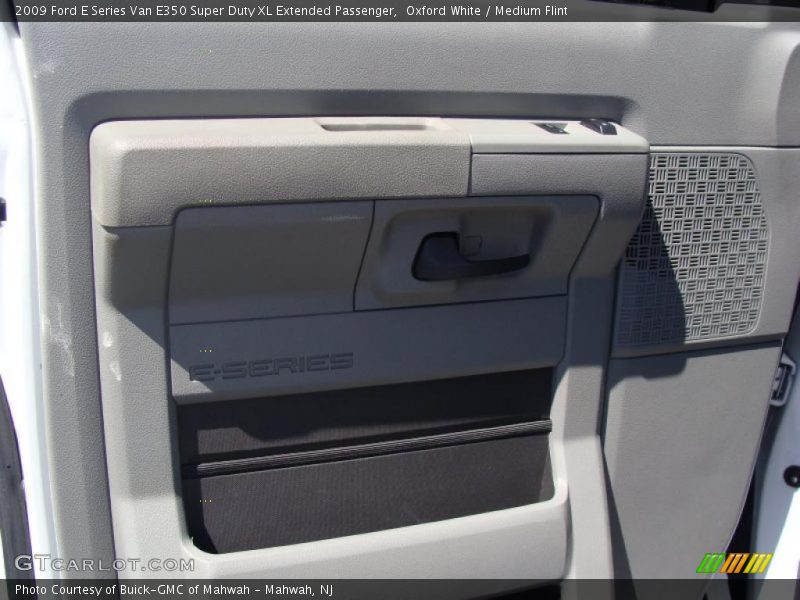 Oxford White / Medium Flint 2009 Ford E Series Van E350 Super Duty XL Extended Passenger
