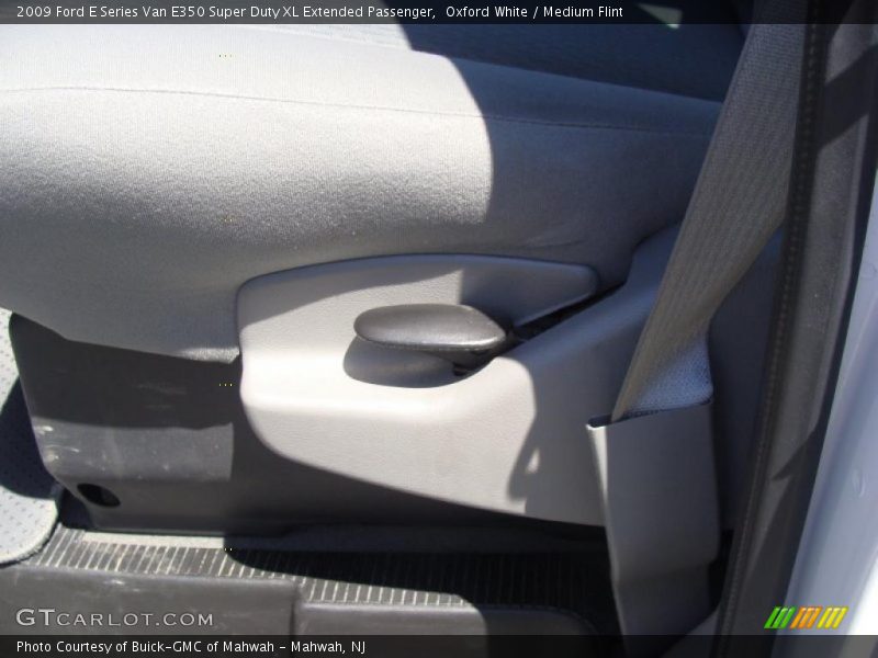 Oxford White / Medium Flint 2009 Ford E Series Van E350 Super Duty XL Extended Passenger