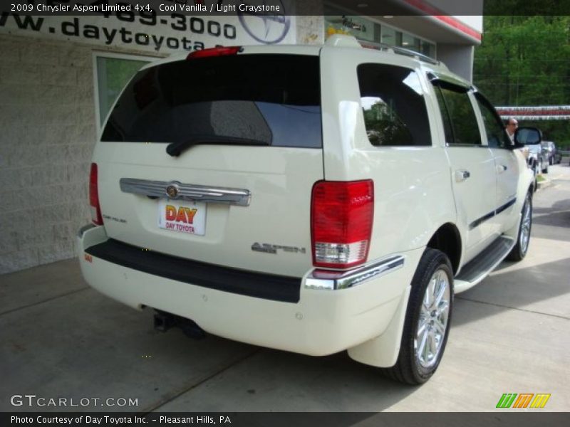 Cool Vanilla / Light Graystone 2009 Chrysler Aspen Limited 4x4