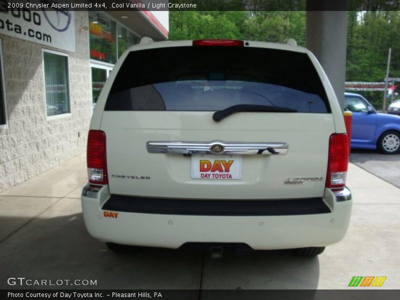 Cool Vanilla / Light Graystone 2009 Chrysler Aspen Limited 4x4