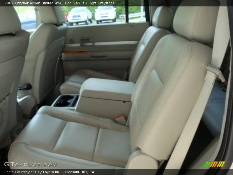 Cool Vanilla / Light Graystone 2009 Chrysler Aspen Limited 4x4