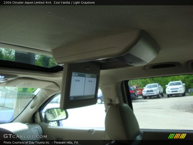 Cool Vanilla / Light Graystone 2009 Chrysler Aspen Limited 4x4