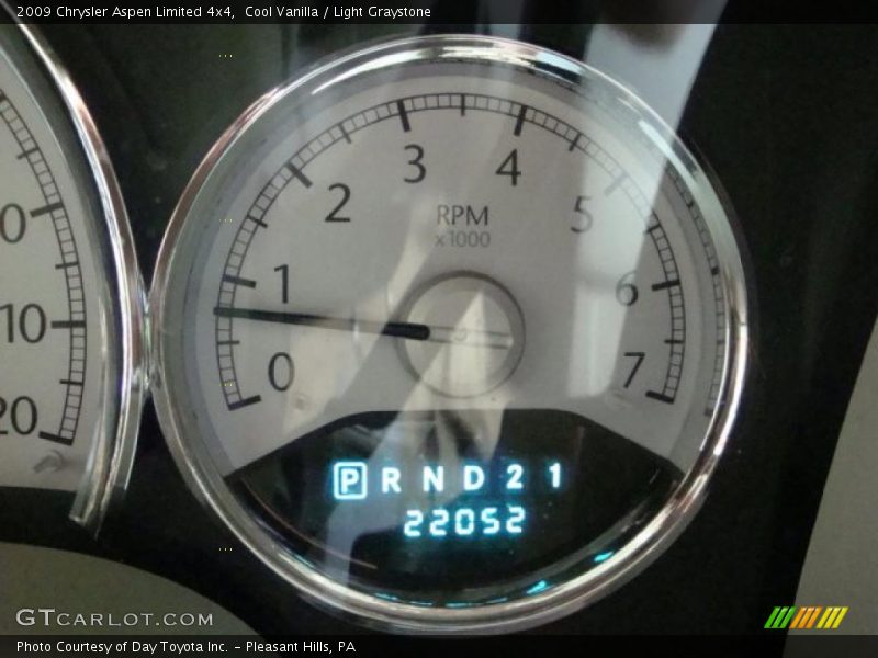 Cool Vanilla / Light Graystone 2009 Chrysler Aspen Limited 4x4