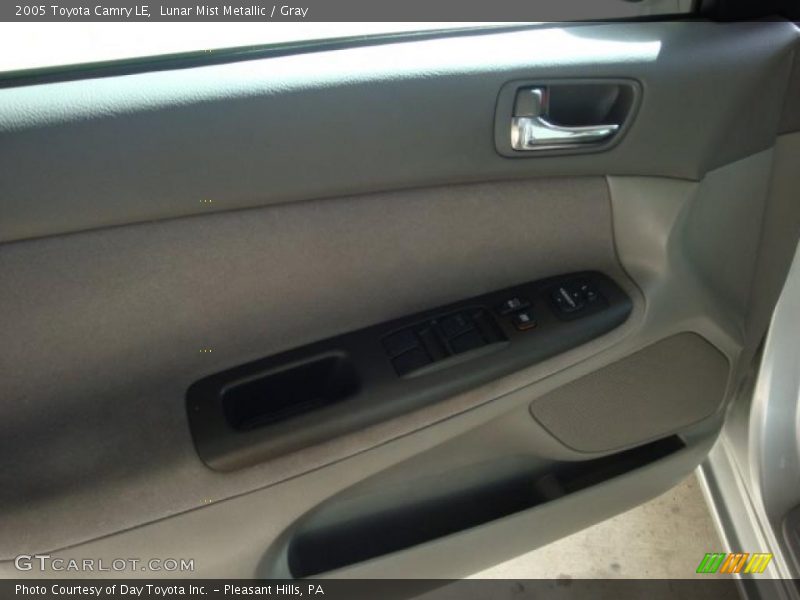 Lunar Mist Metallic / Gray 2005 Toyota Camry LE