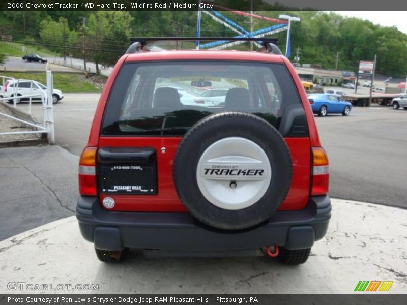 Wildfire Red / Medium Gray 2000 Chevrolet Tracker 4WD Hard Top