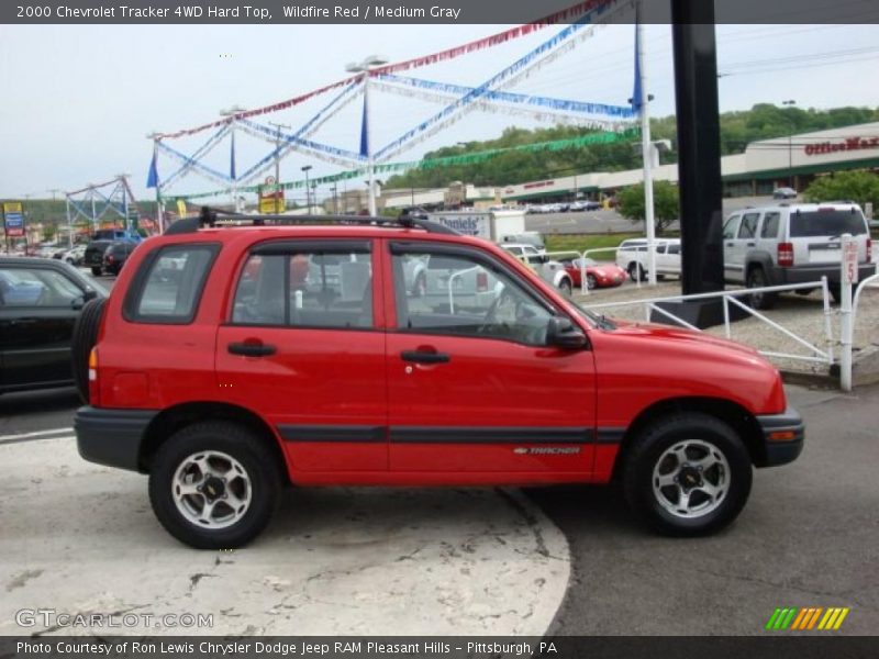 Wildfire Red / Medium Gray 2000 Chevrolet Tracker 4WD Hard Top