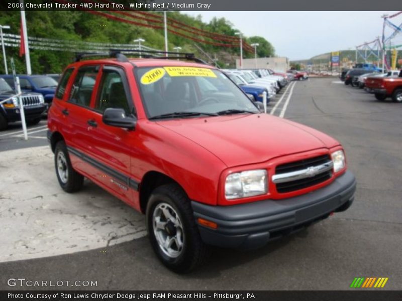 Wildfire Red / Medium Gray 2000 Chevrolet Tracker 4WD Hard Top