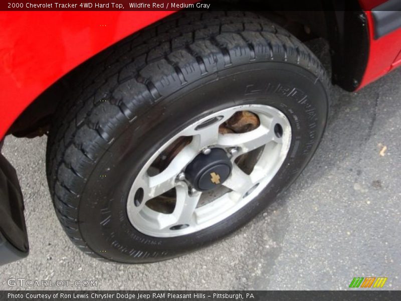 Wildfire Red / Medium Gray 2000 Chevrolet Tracker 4WD Hard Top