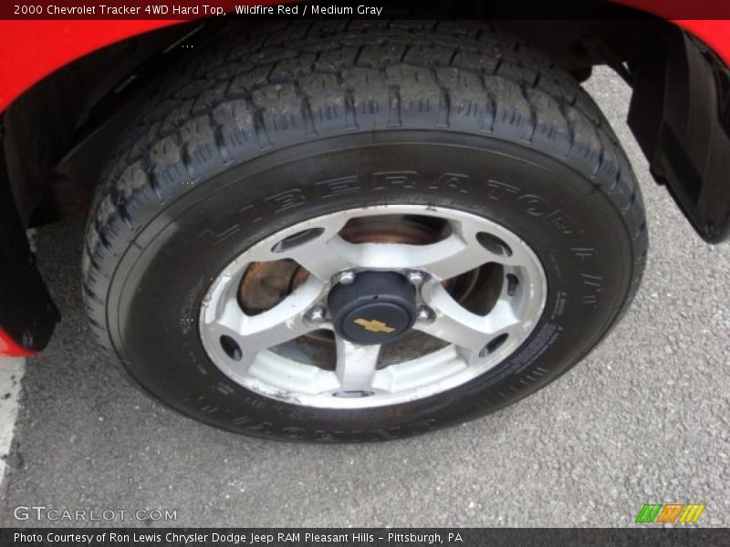 Wildfire Red / Medium Gray 2000 Chevrolet Tracker 4WD Hard Top