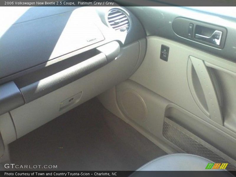 Platinum Grey / Grey 2006 Volkswagen New Beetle 2.5 Coupe