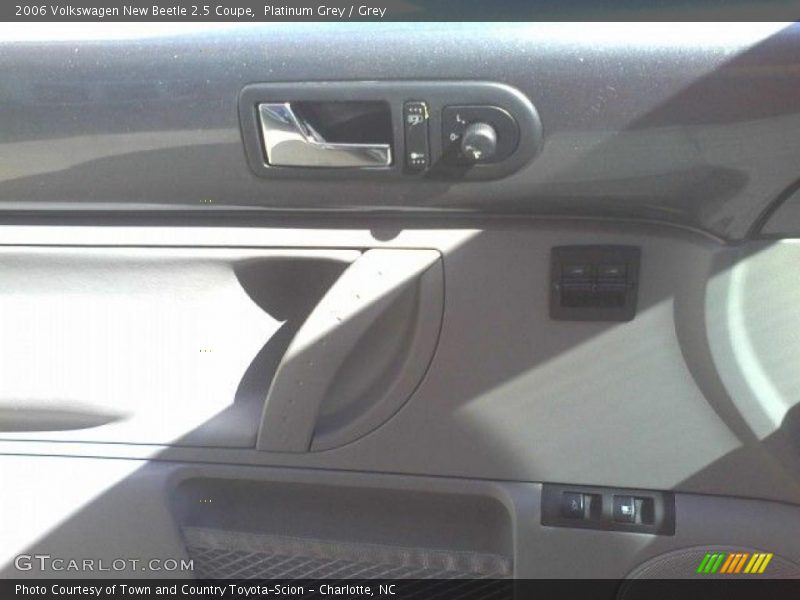 Platinum Grey / Grey 2006 Volkswagen New Beetle 2.5 Coupe