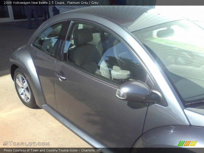 Platinum Grey / Grey 2006 Volkswagen New Beetle 2.5 Coupe